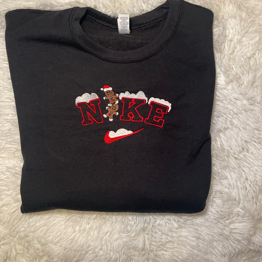 Embroidered crewneck